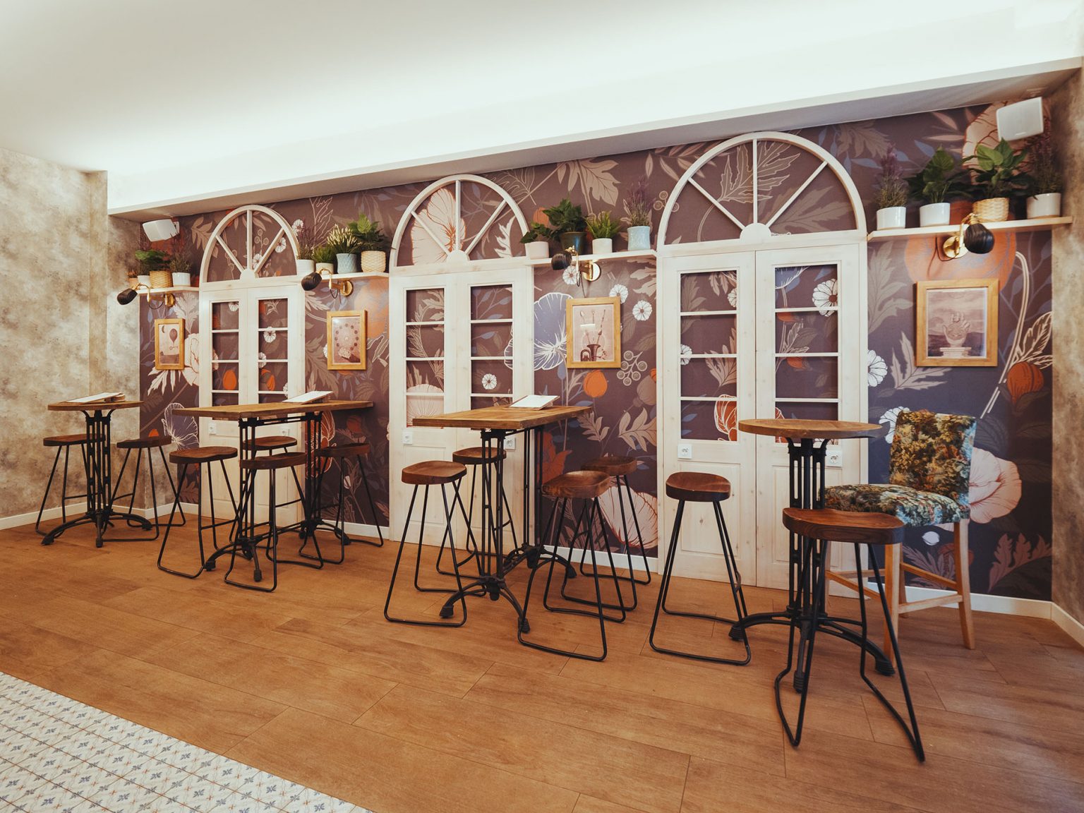 Café Ibérico Picoteo & tapeo. Vinos & ultramarinos.